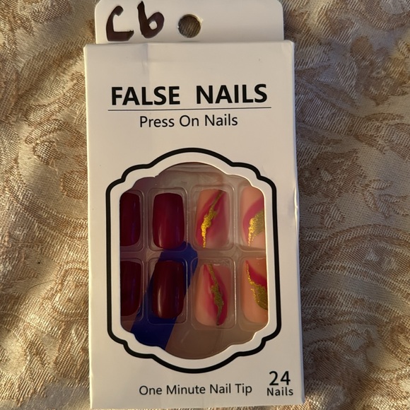 Press on nails - Picture 16 of 17